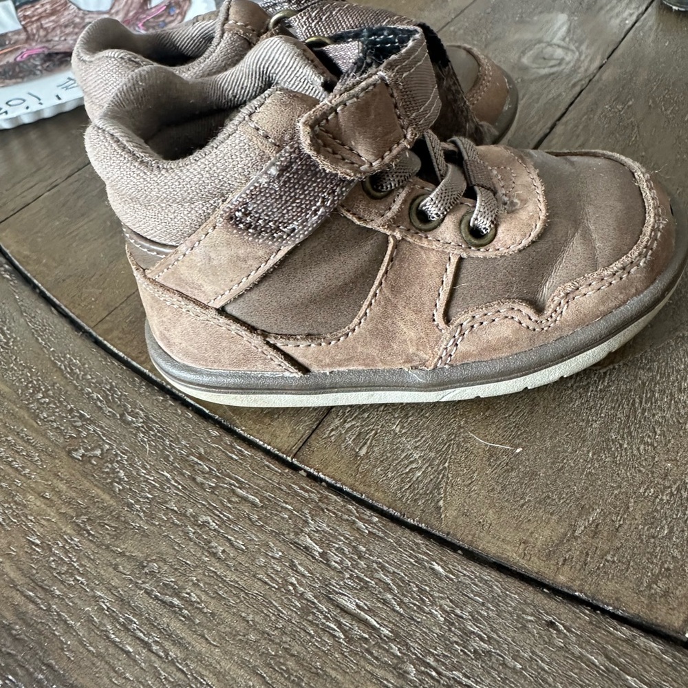 Brown stride rite shoes 4.5c